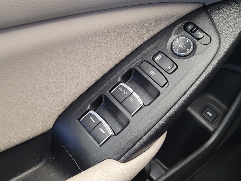 Used 2018 Honda Accord EX image 27