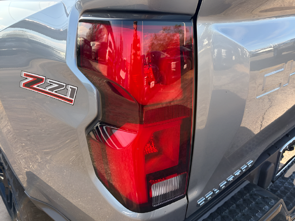 Used 2024 Chevrolet Colorado Z71 w/ Z71 Convenience Package 2 AWD/4WD image 12