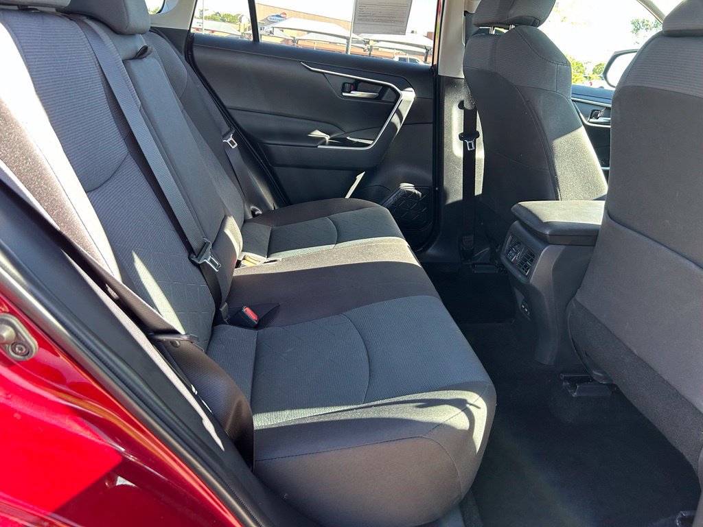 Used 2025 Toyota RAV4 XLE AWD/4WD image 29