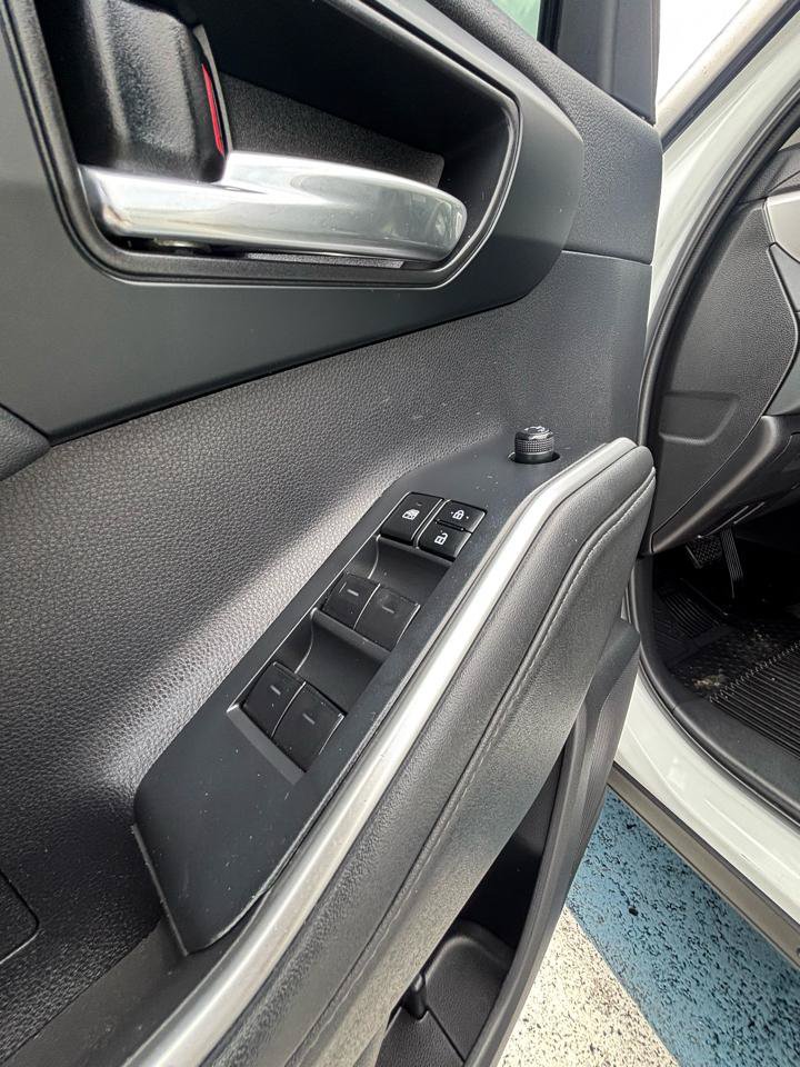 Used 2022 Toyota Highlander XLE AWD/4WD image 10