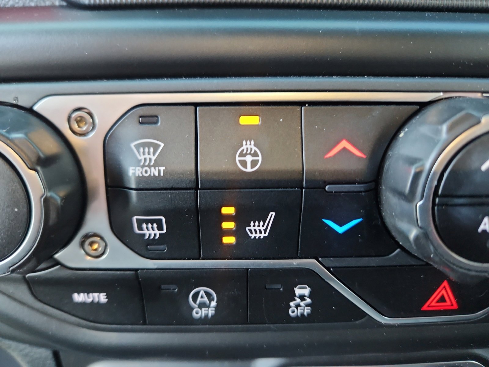 Used 2023 Jeep Gladiator Rubicon w/ Cold Weather Group image 34