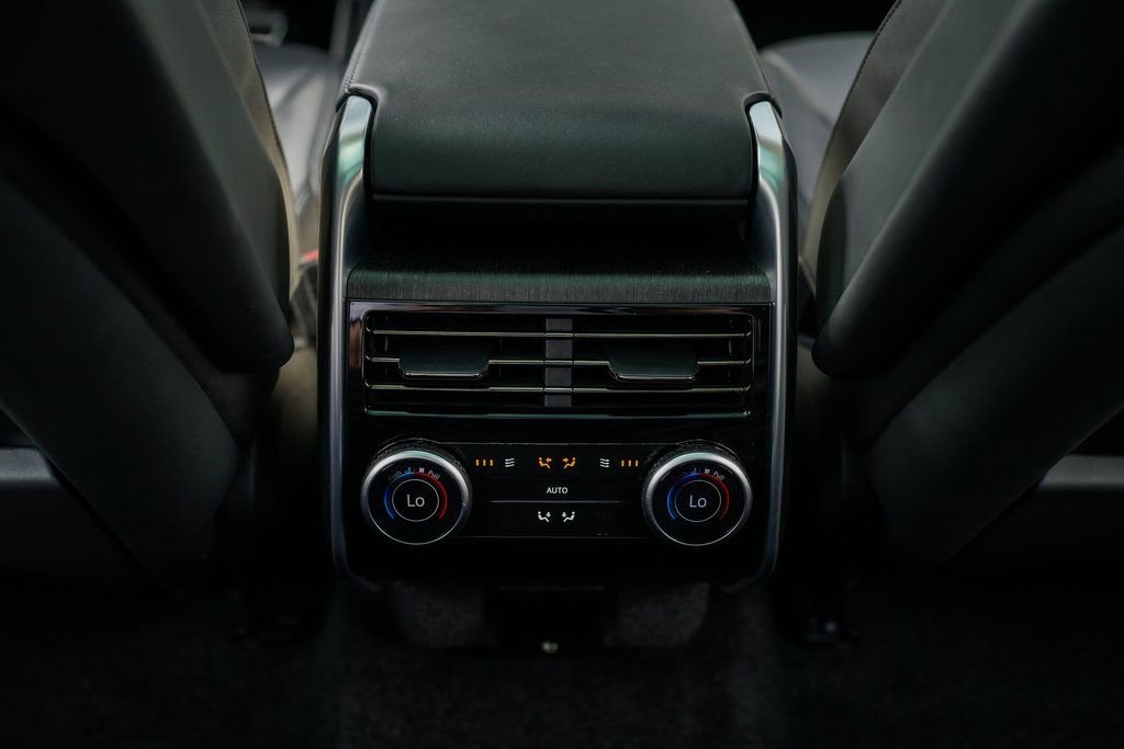 Used 2022 Land Rover Range Rover Long Wheelbase SE image 40