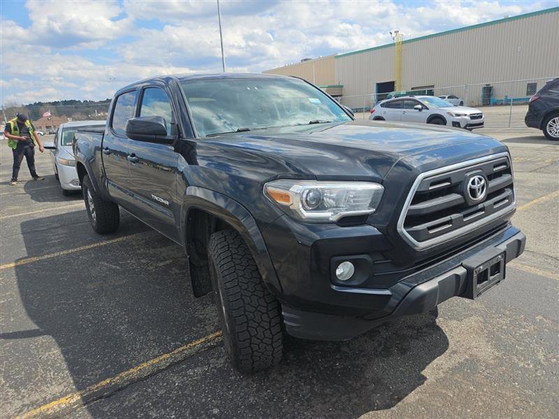 Used 2017 Toyota Tacoma SR5 w/ Tow Package image 3