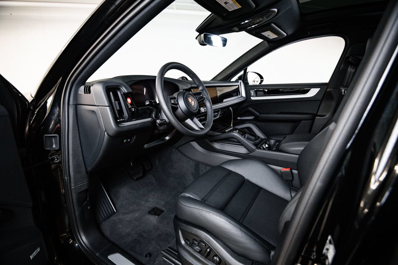 New 2026 Porsche Cayenne E-Hybrid Coupe AWD/4WD image 4