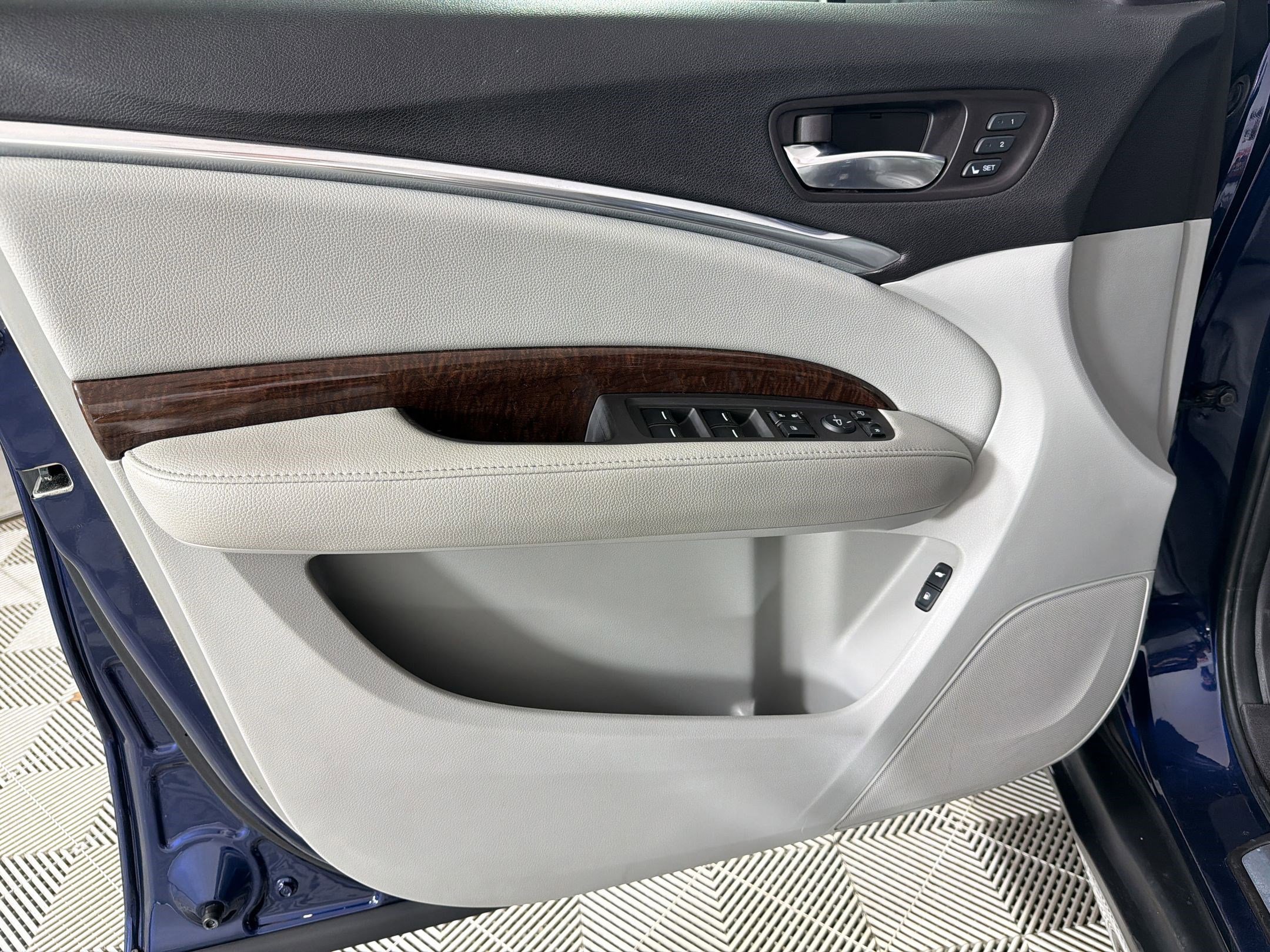 Used 2018 Acura MDX FWD w/ Technology Package image 13