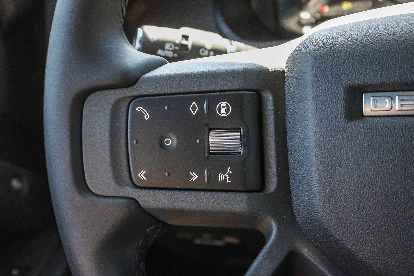 New 2026 Land Rover Defender 110 X-Dynamic SE AWD/4WD image 34