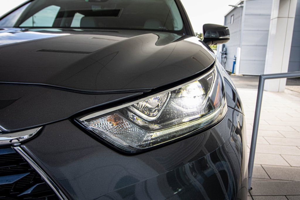 Used 2023 Toyota Highlander Limited image 9