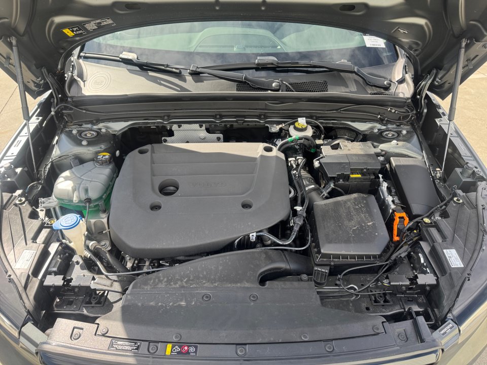 New 2026 Volvo XC40 B4 Core w/ Protection Package Premier FWD image 16