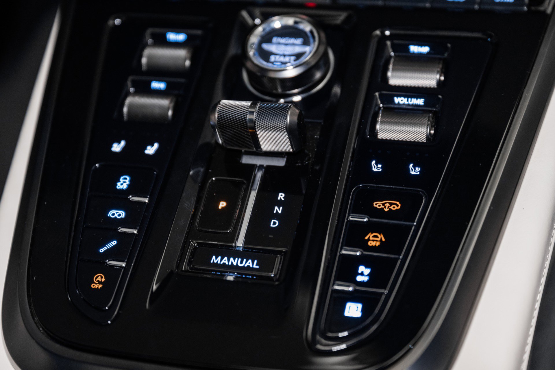 Used 2025 Aston Martin DBX 707 image 34