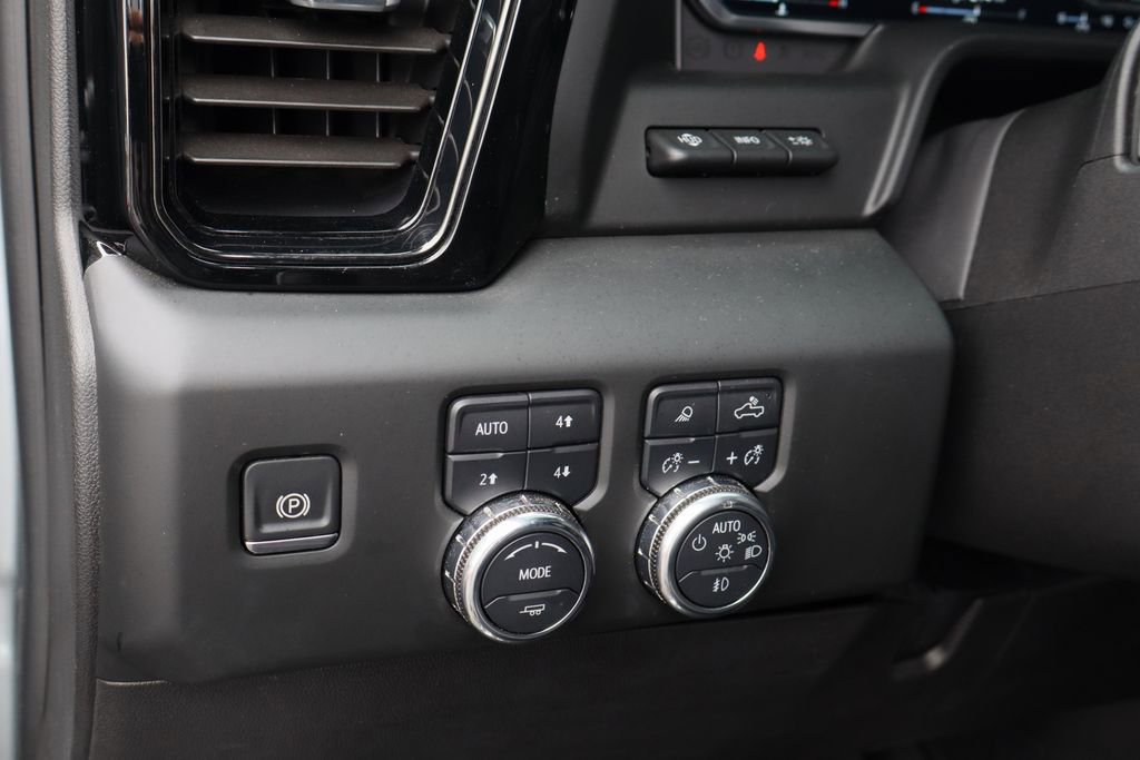 Used 2024 GMC Sierra 2500 AT4X image 12