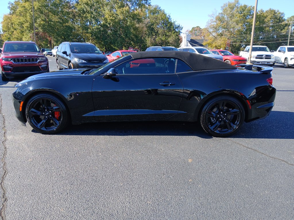 Used 2024 Chevrolet Camaro LT w/ Technology Package image 10