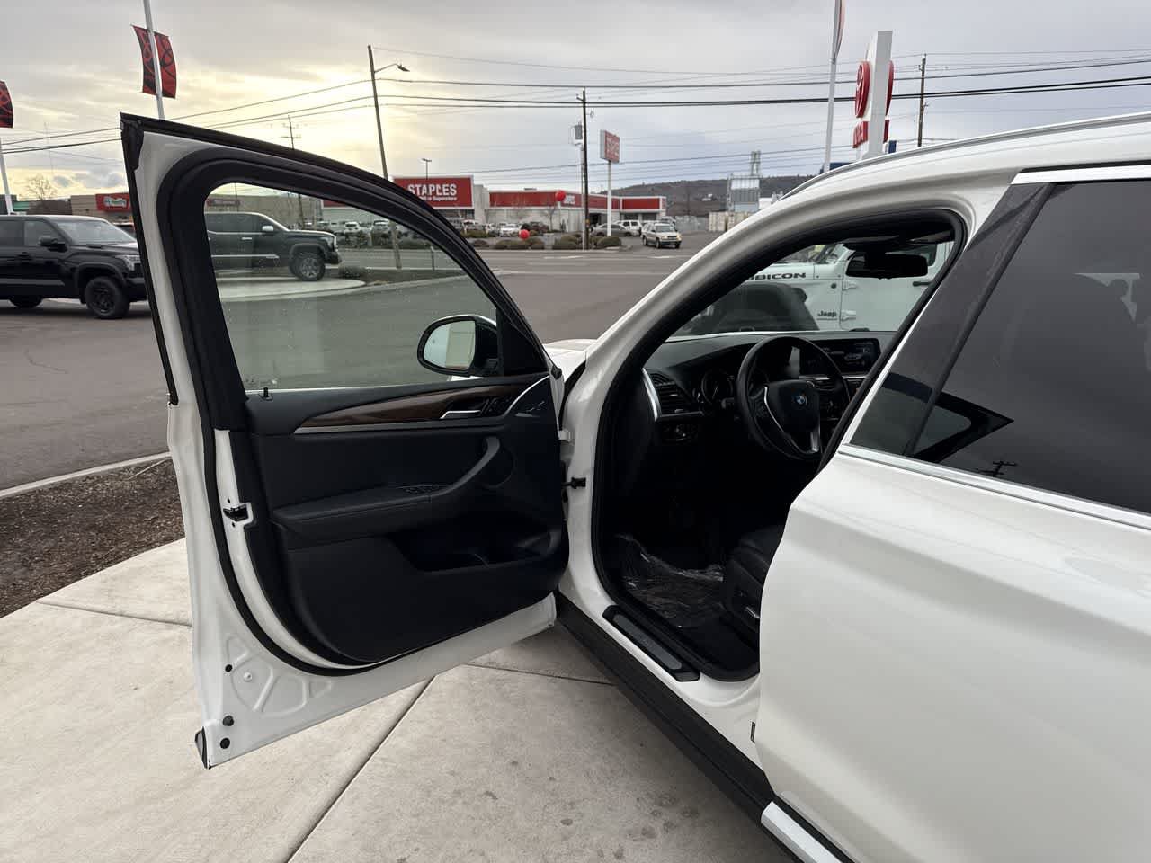 Used 2019 BMW X3 xDrive30i w/ Driving Assistance Package AWD/4WD image 10