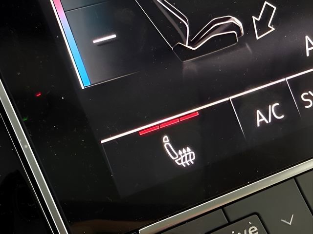 Used 2025 Audi Q8 Premium image 26