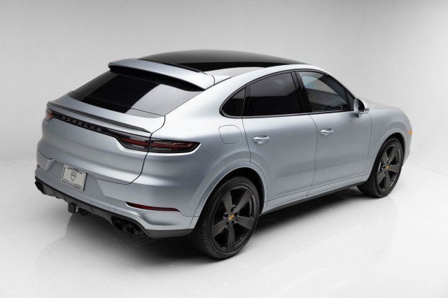 Used 2020 Porsche Cayenne Turbo image 3