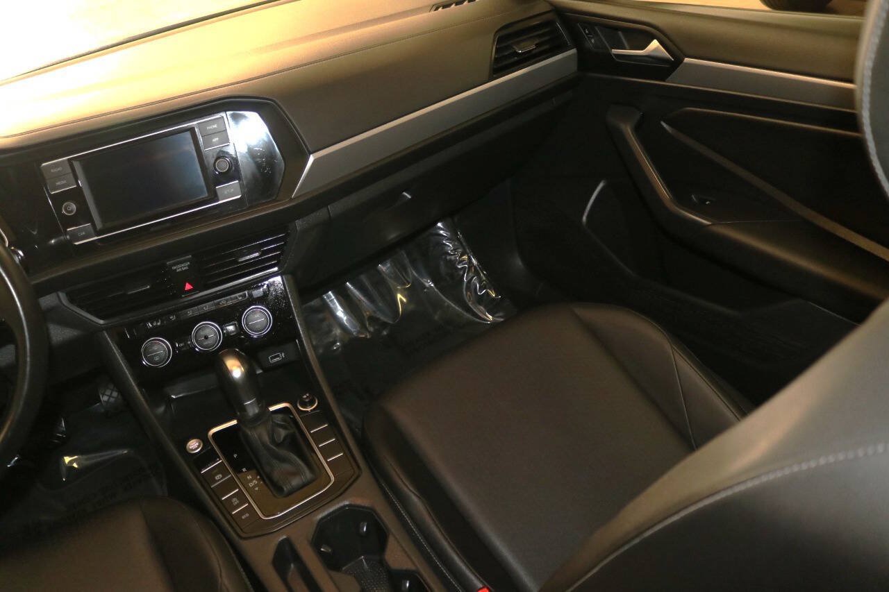 Used 2019 Volkswagen Jetta SE w/ Cold Weather Package FWD image 21