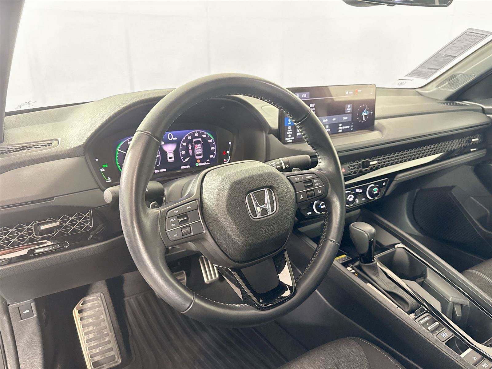 Used 2025 Honda Accord Sport image 4