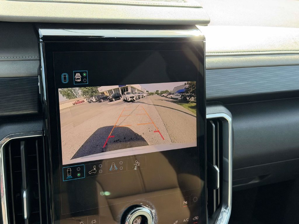 Used 2026 GMC Acadia Elevation w/ Elevation Premium Package FWD image 4