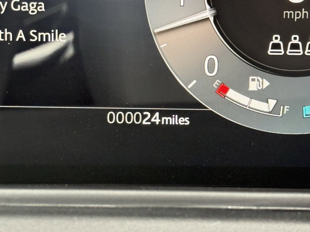 New 2025 Land Rover Range Rover Velar Dynamic SE image 28