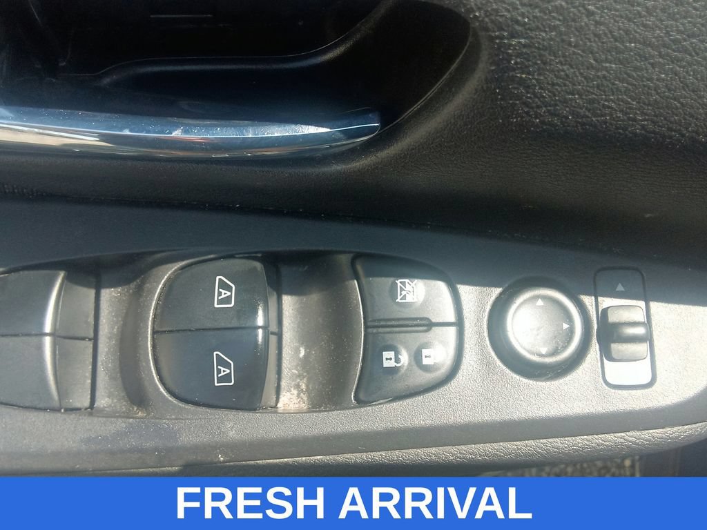 Used 2021 Nissan Kicks SV FWD image 18