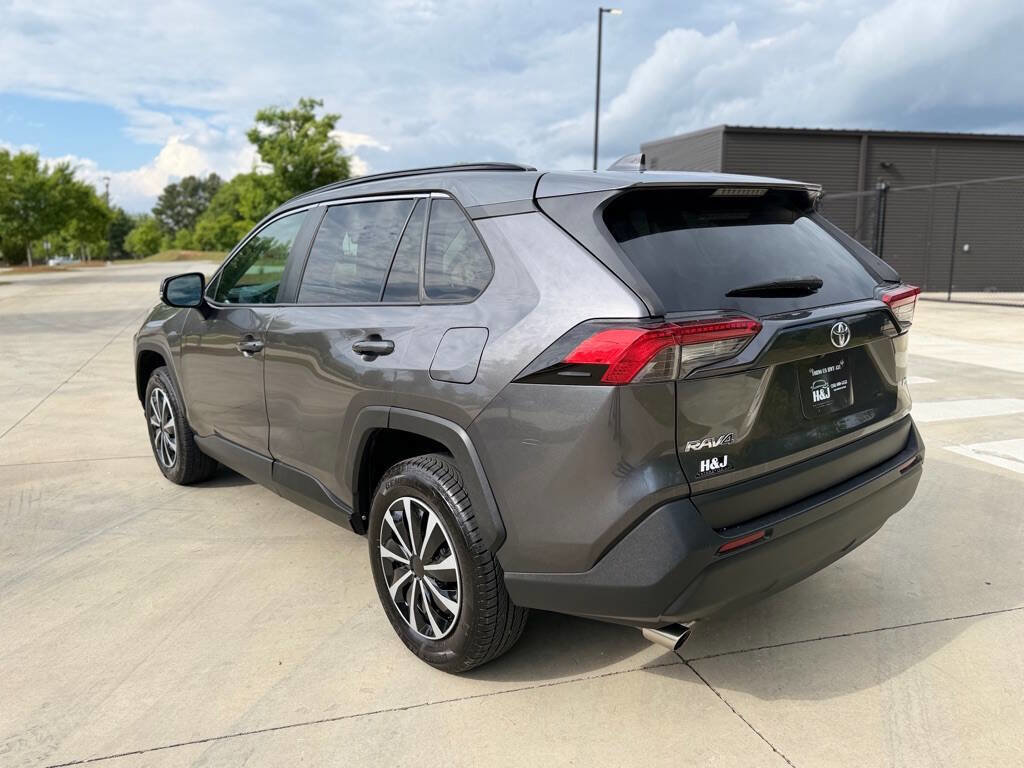Used 2021 Toyota RAV4 LE FWD image 2