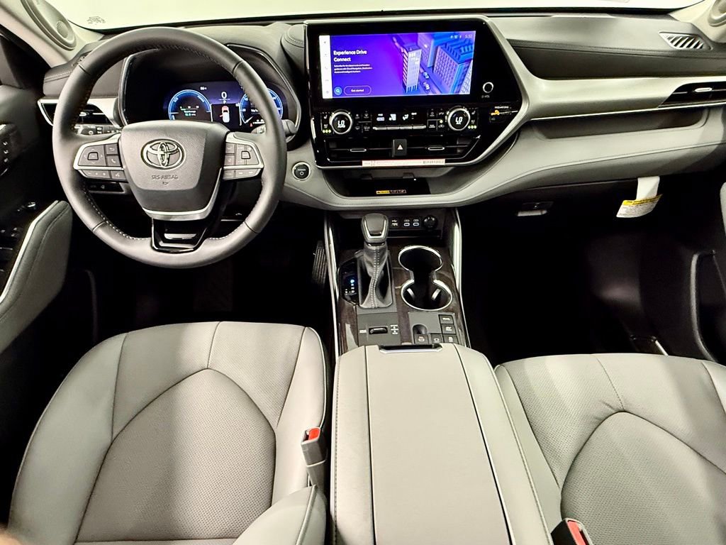 Used 2026 Toyota Highlander Platinum image 35