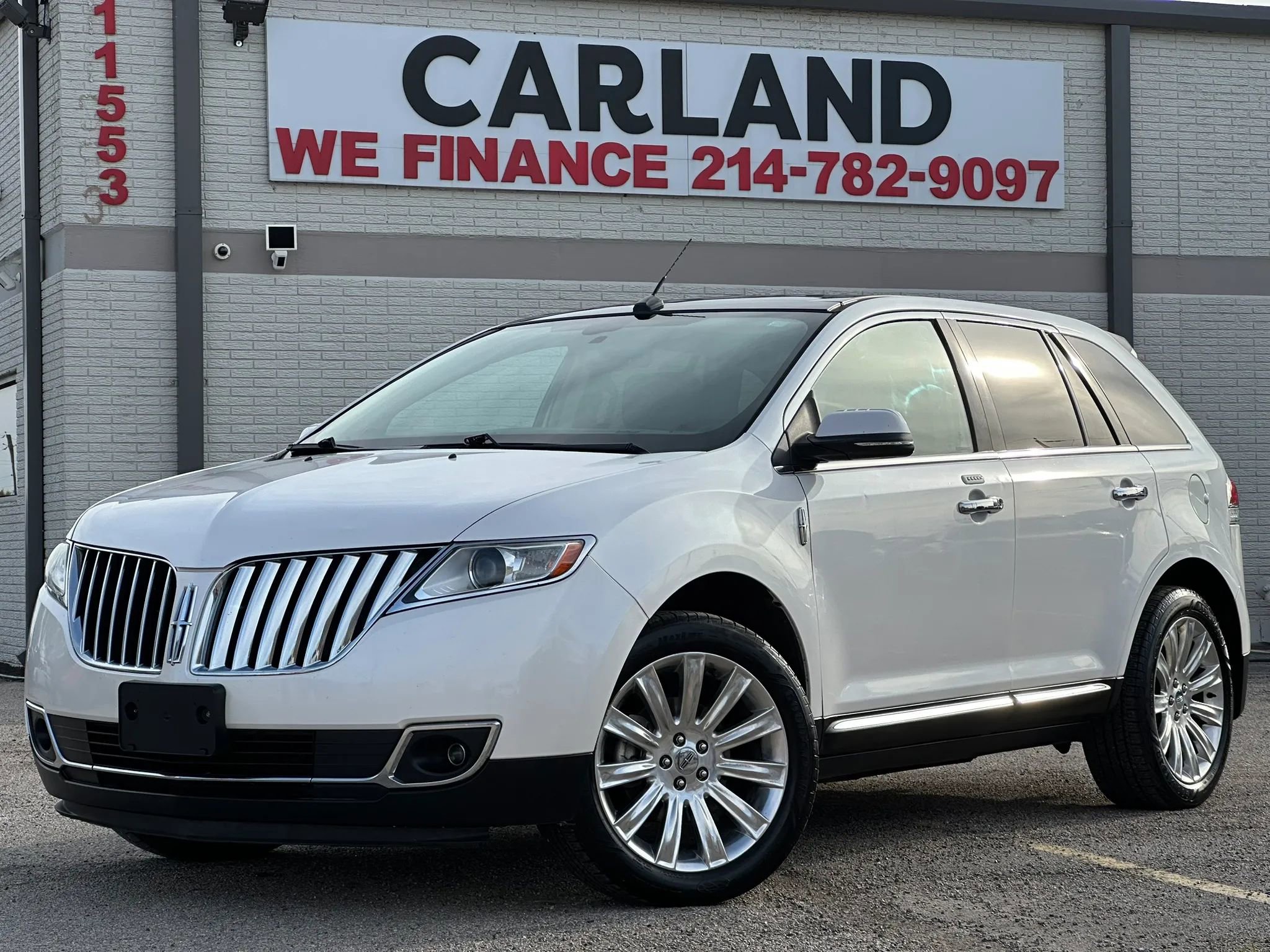 Used 2013 Lincoln MKX FWD image 1