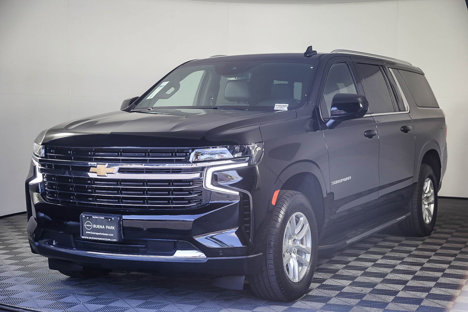 Used 2023 Chevrolet Suburban LT image 3