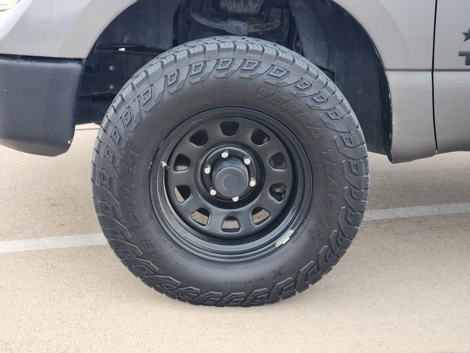 Used 2018 Nissan Titan SV w/ SV Convenience Package image 11