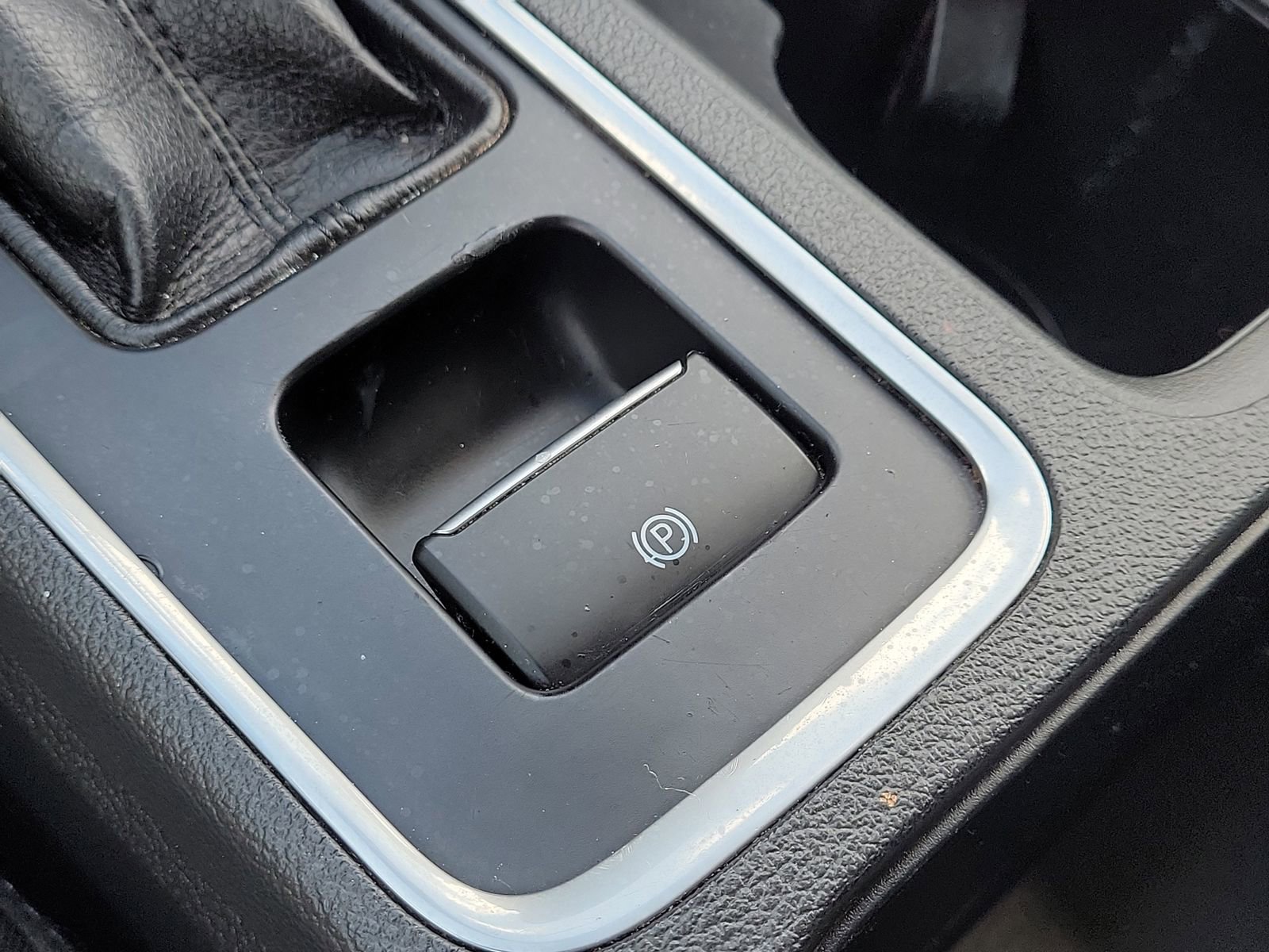Used 2018 Ford Escape SE w/ SE Sync 3 Package FWD image 29
