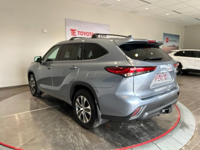 Used 2021 Toyota Highlander XLE AWD/4WD image 4