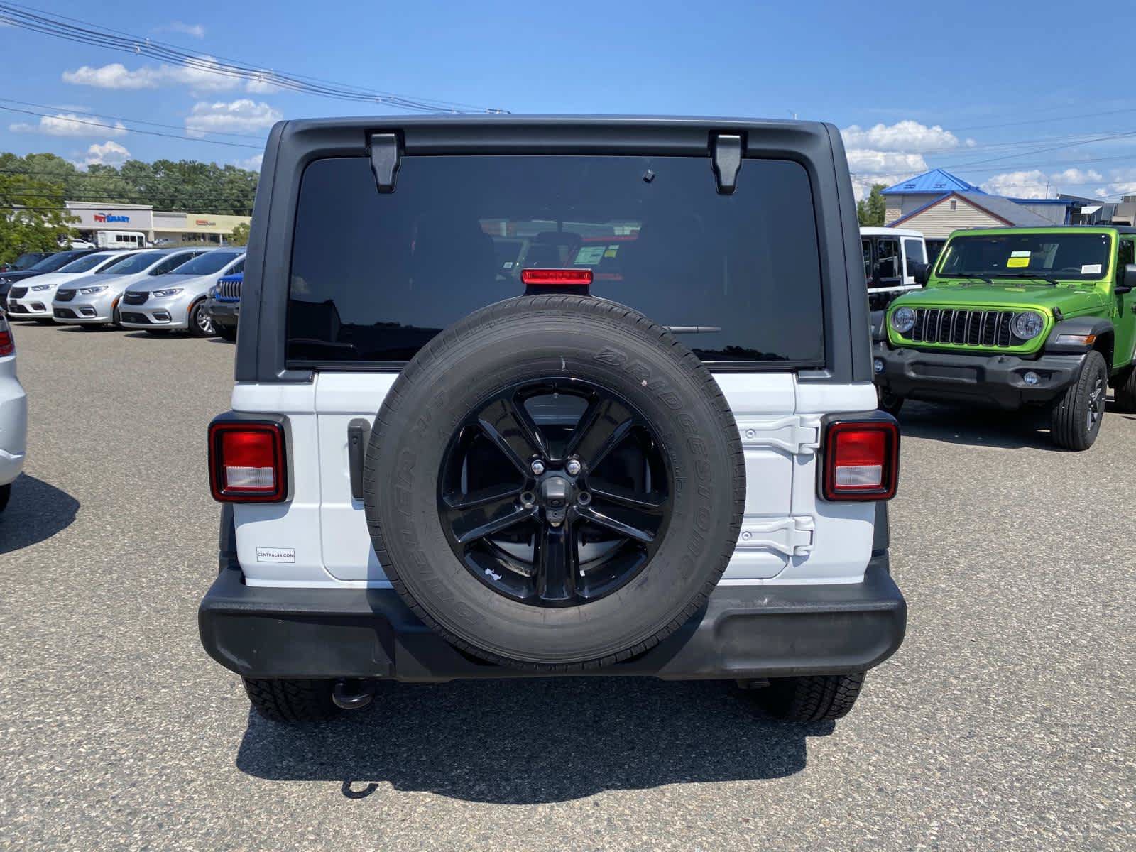 Used 2022 Jeep Wrangler Unlimited Sport AWD/4WD image 4