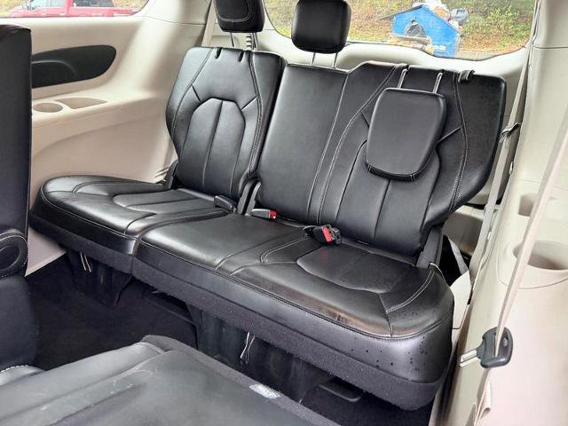Used 2024 Chrysler Pacifica Limited FWD image 10