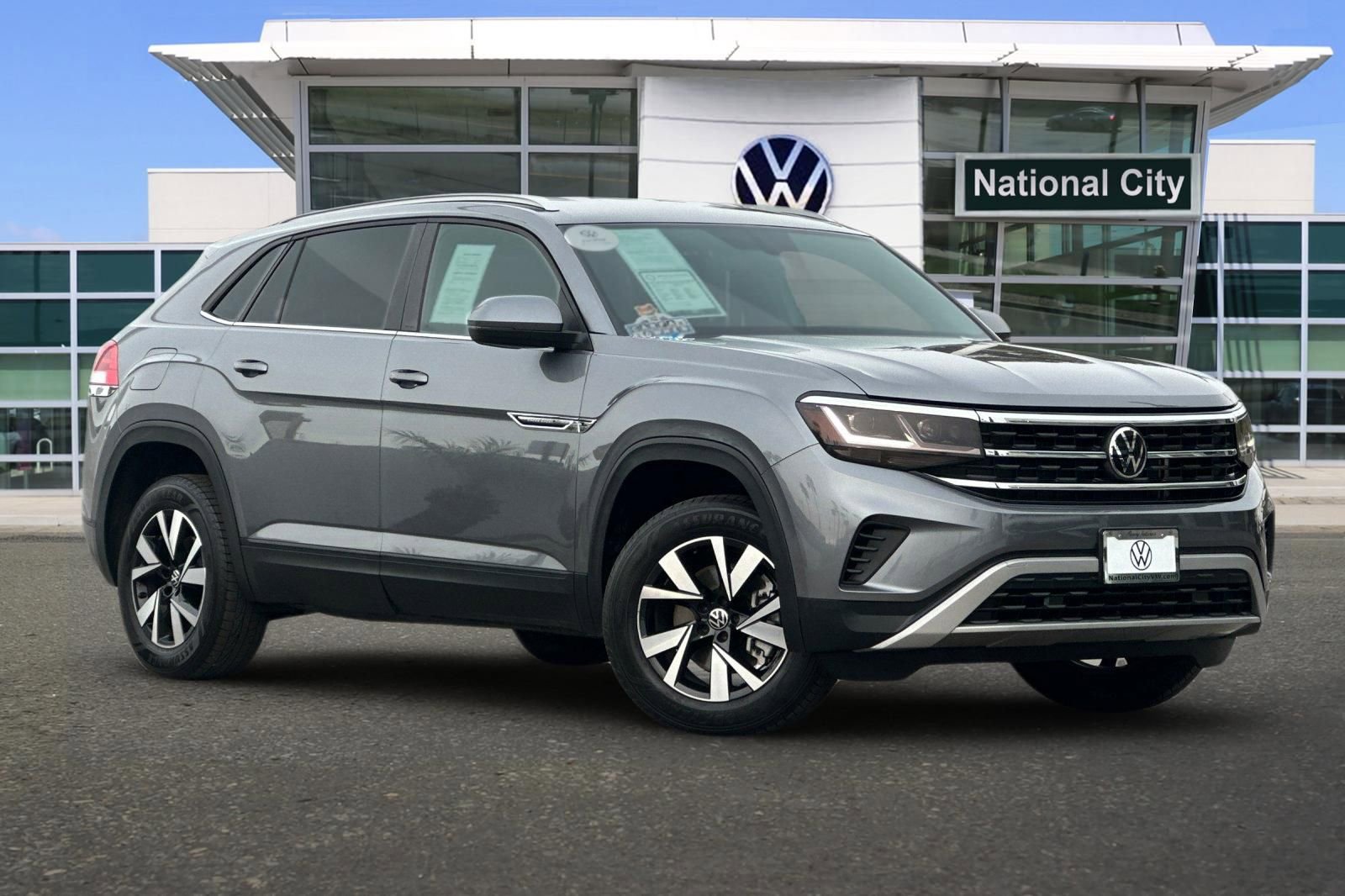 Certified 2022 Volkswagen Atlas Cross Sport SE image 2
