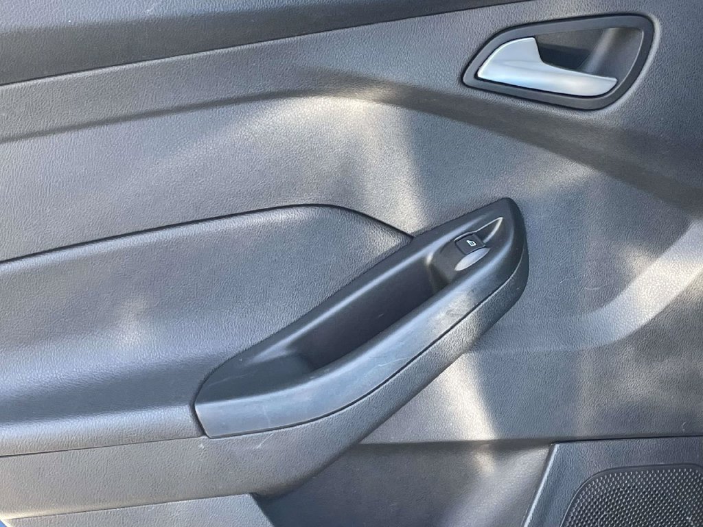 Used 2018 Ford Focus SE FWD image 10