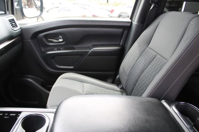 Used 2018 Nissan Titan SV w/ SV Convenience Package RWD image 37
