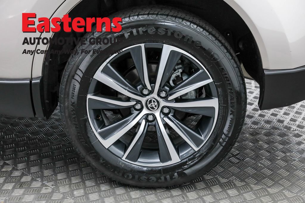 Used 2024 Toyota Venza LE image 32