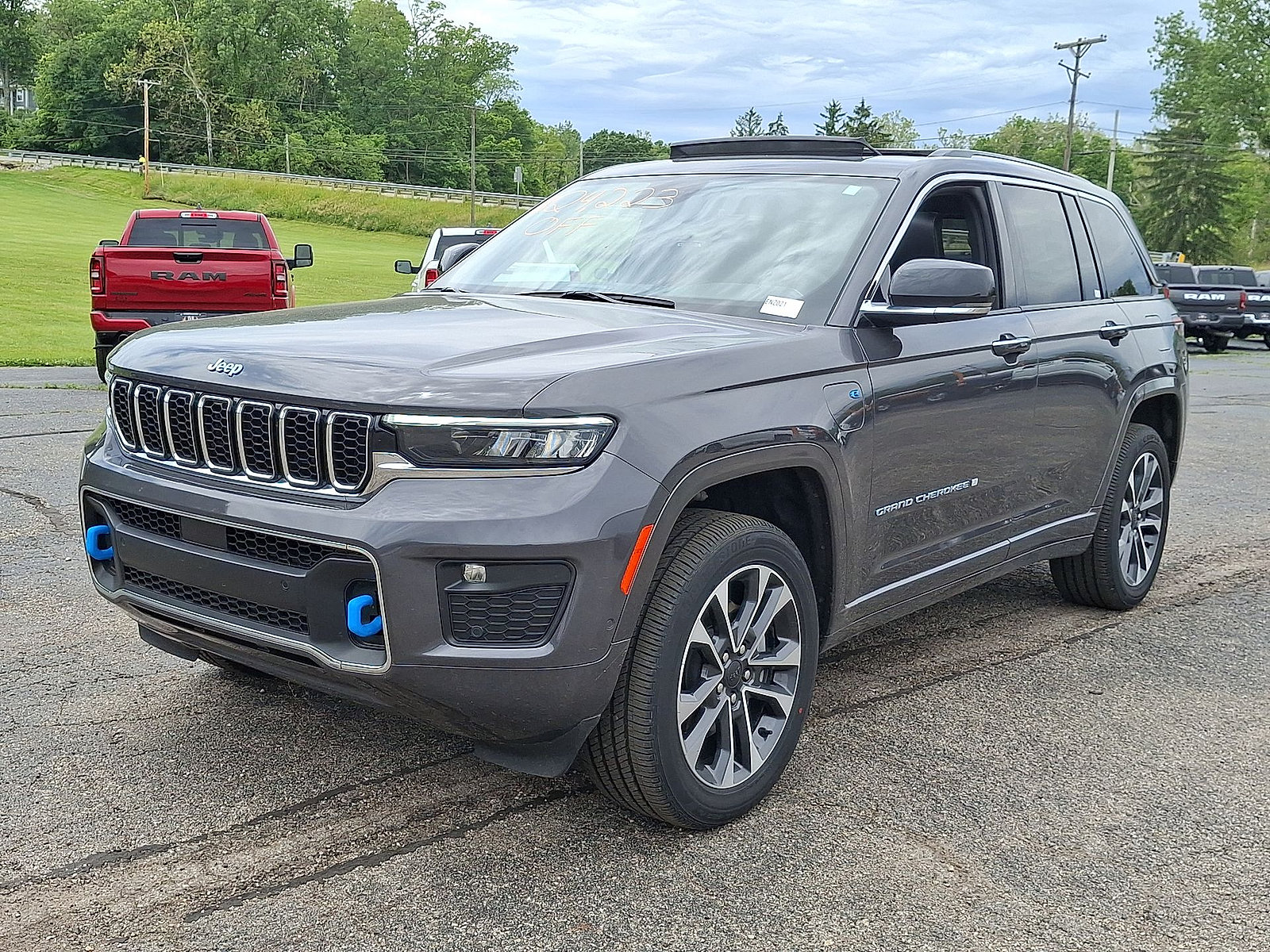 New 2024 Jeep Grand Cherokee Overland w/ Luxury Tech Group IV AWD/4WD image 10