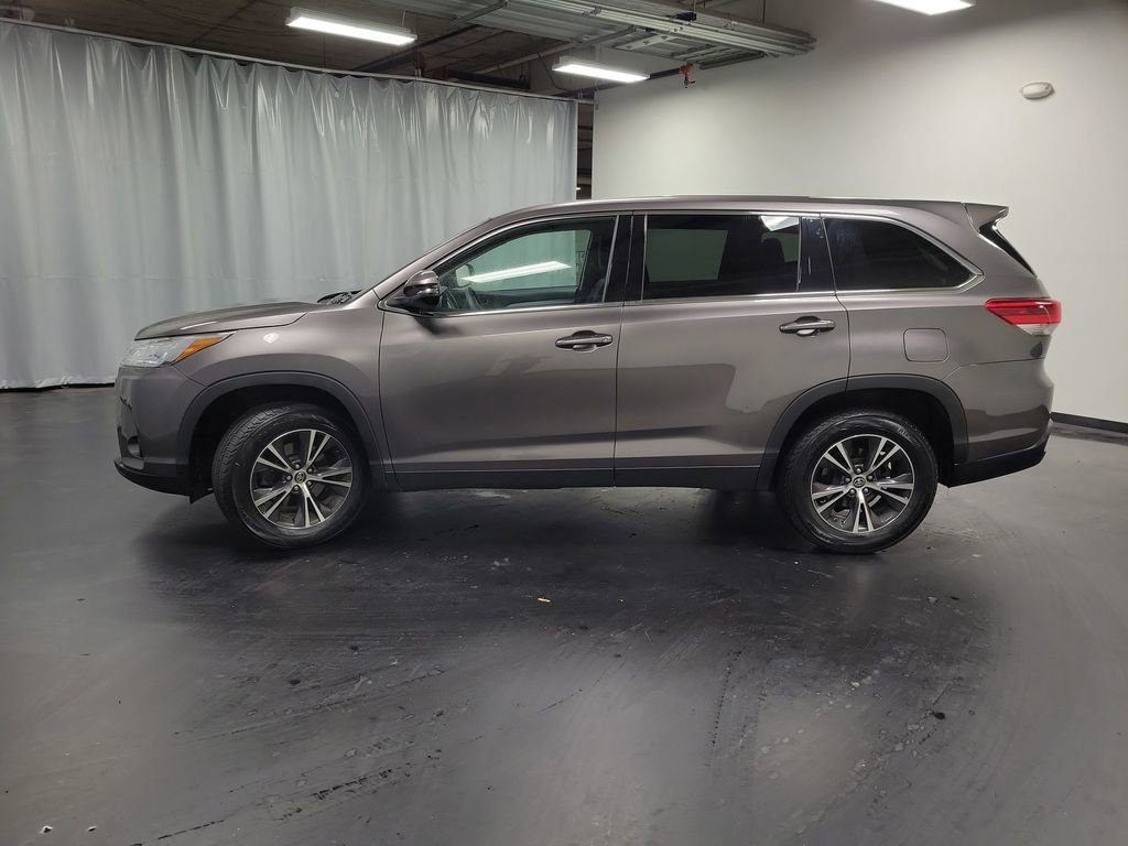 Used 2019 Toyota Highlander LE image 5