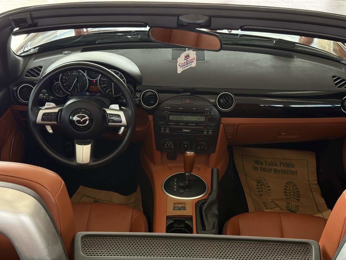 Used 2006 MAZDA MX-5 Miata Grand Touring w/ Premium Pkg RWD image 34