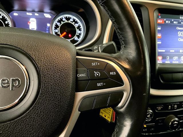 Used 2015 Jeep Cherokee Trailhawk w/ Leather Interior Group AWD/4WD image 19