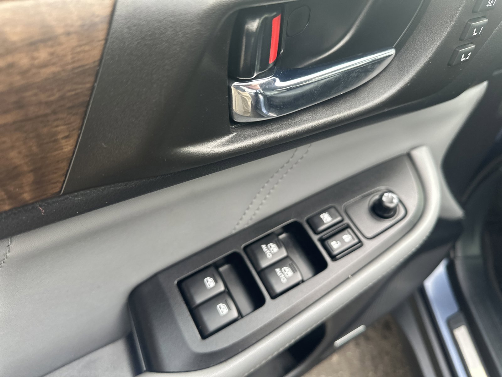 Used 2018 Subaru Outback 2.5i Limited AWD/4WD image 9