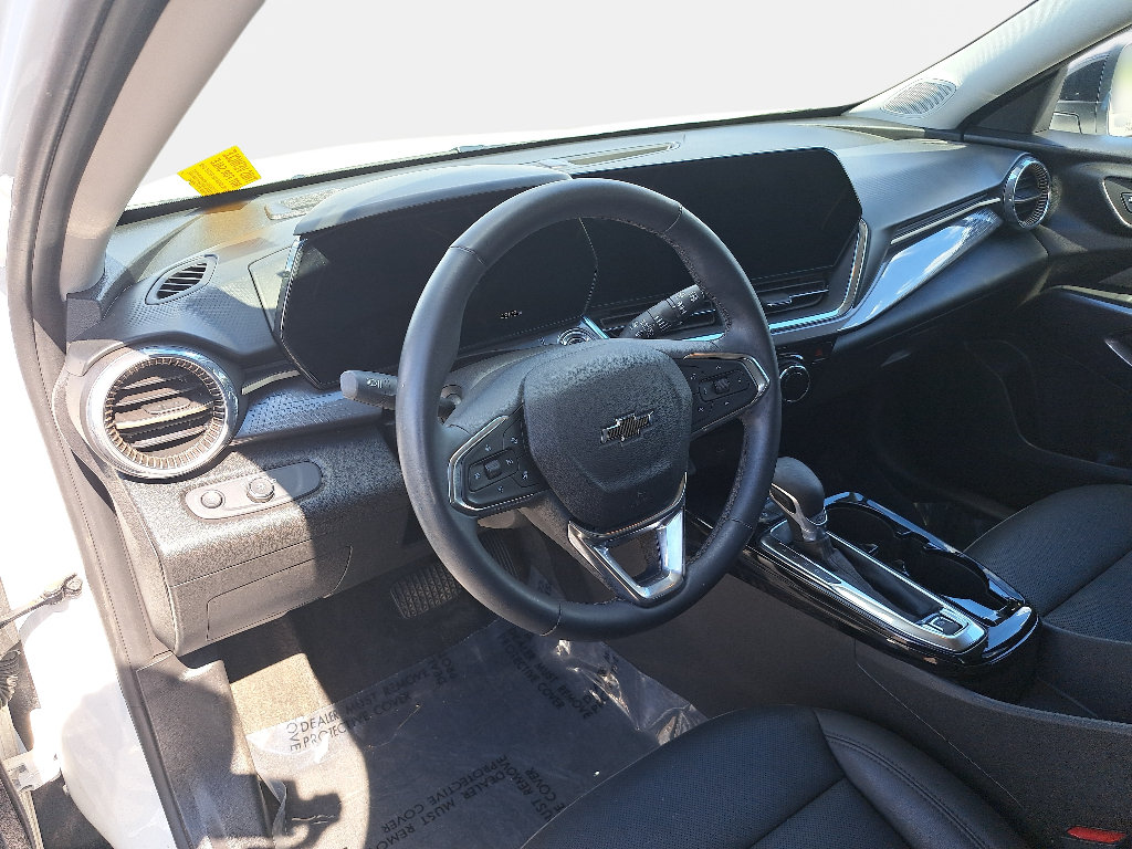 Used 2025 Chevrolet Trax ACTIV w/ Sunroof Package FWD image 16