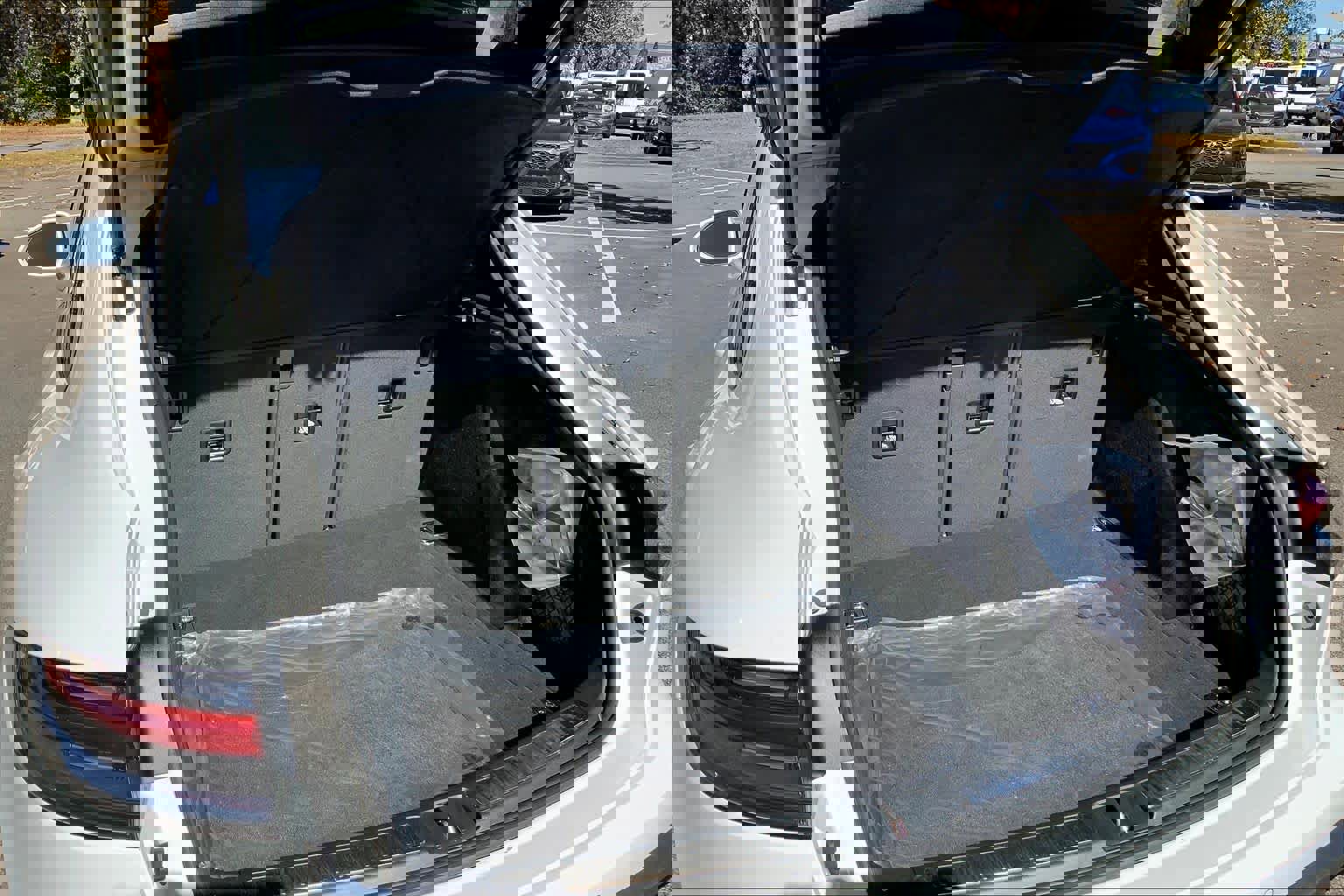 Used 2025 Porsche Macan image 31