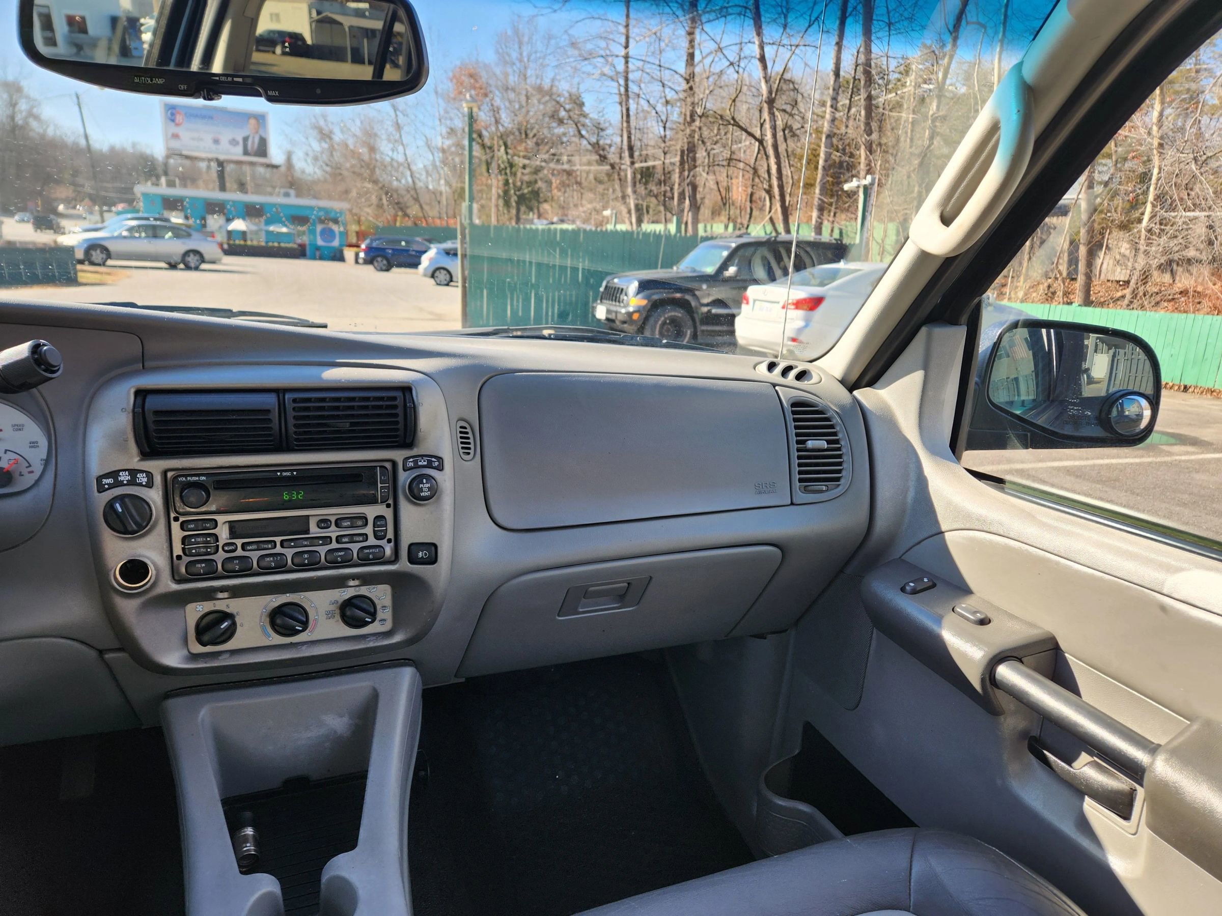 Used 2003 Ford Explorer Sport Trac XLS image 28