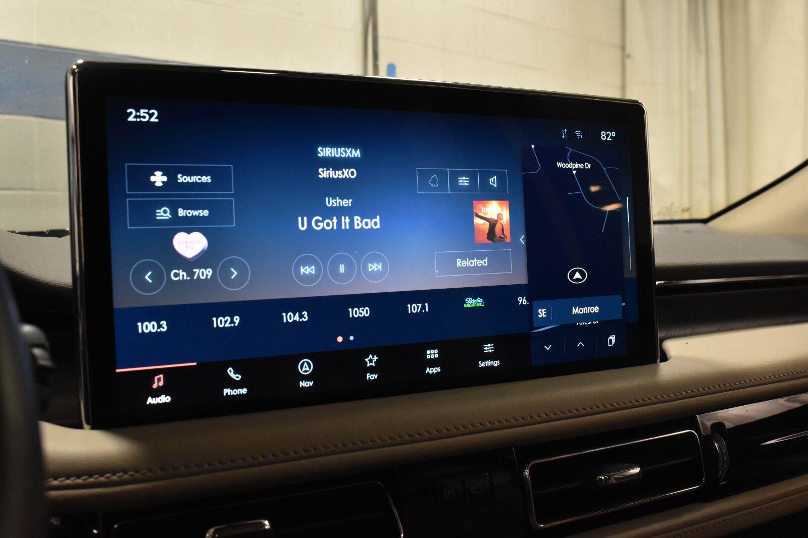 Used 2023 Lincoln Nautilus Reserve AWD/4WD image 14