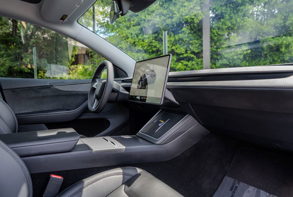 Used 2026 Tesla Model Y AWD image 21