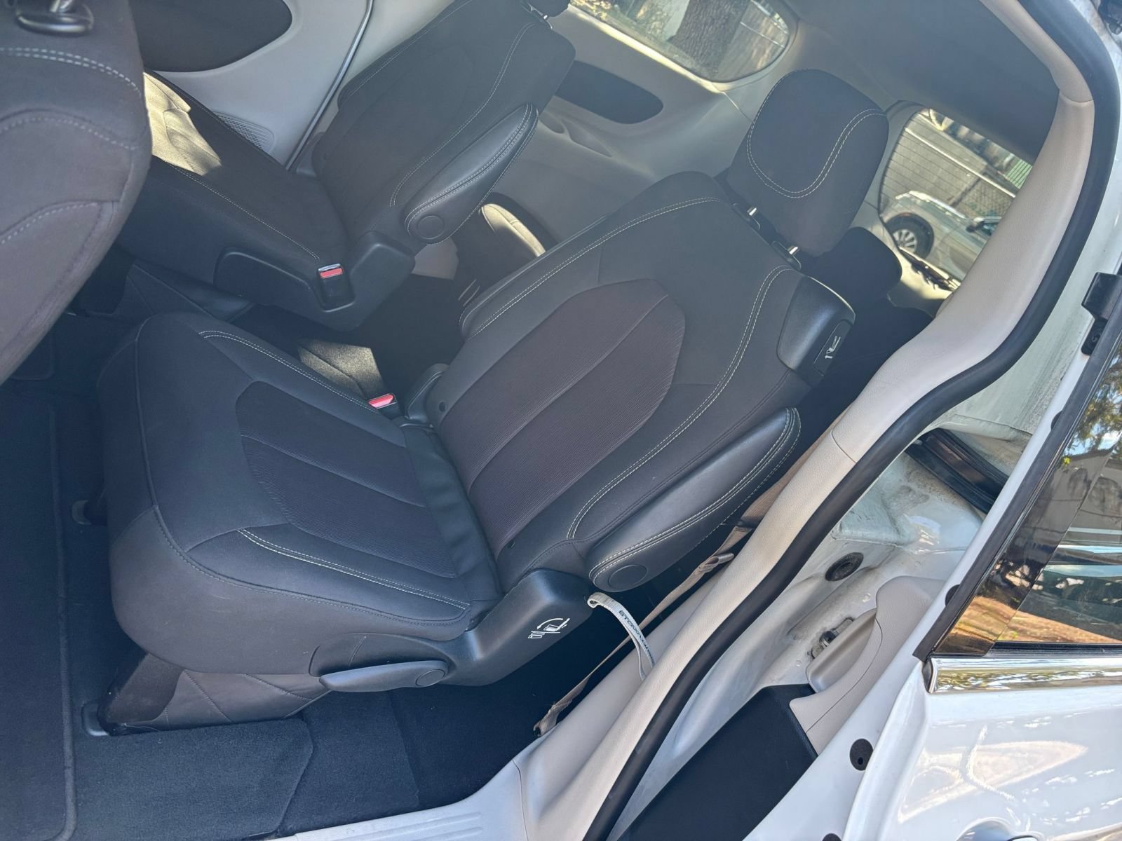 Used 2024 Chrysler Voyager LX FWD image 39