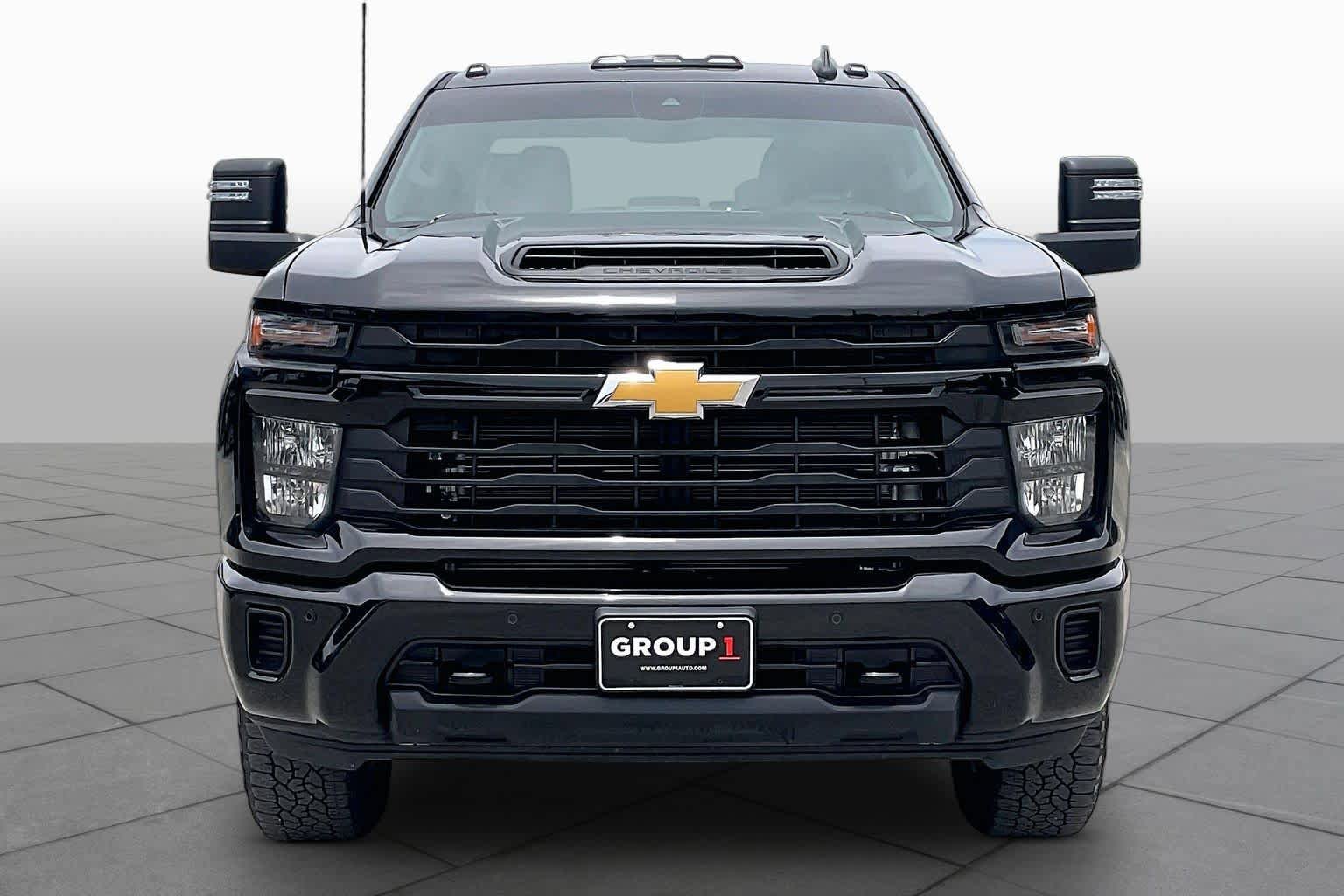 Used 2025 Chevrolet Silverado 2500 Custom w/ Custom Value Package AWD/4WD image 4