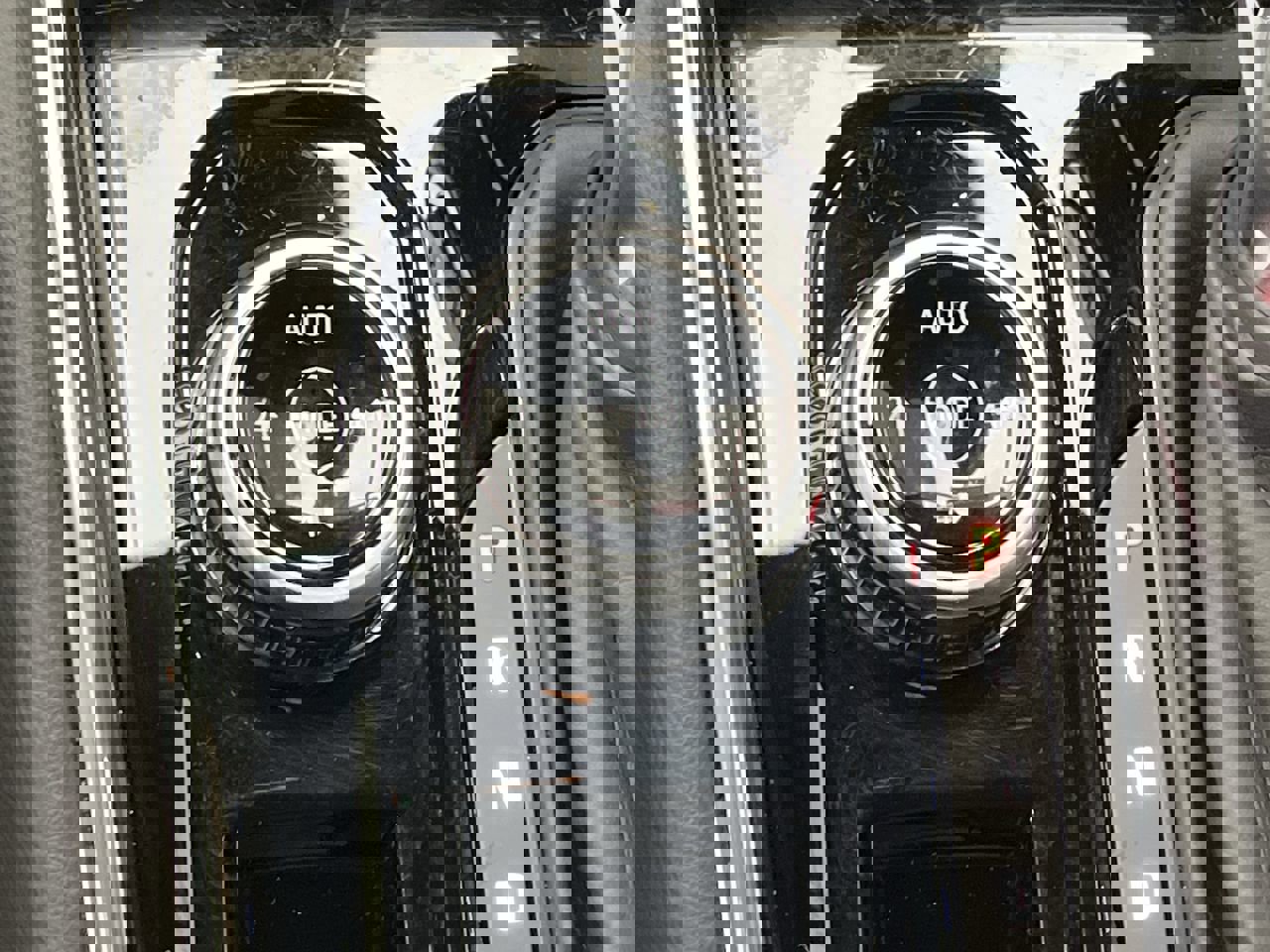 Used 2024 GMC Canyon AT4 w/ Technology Package image 16