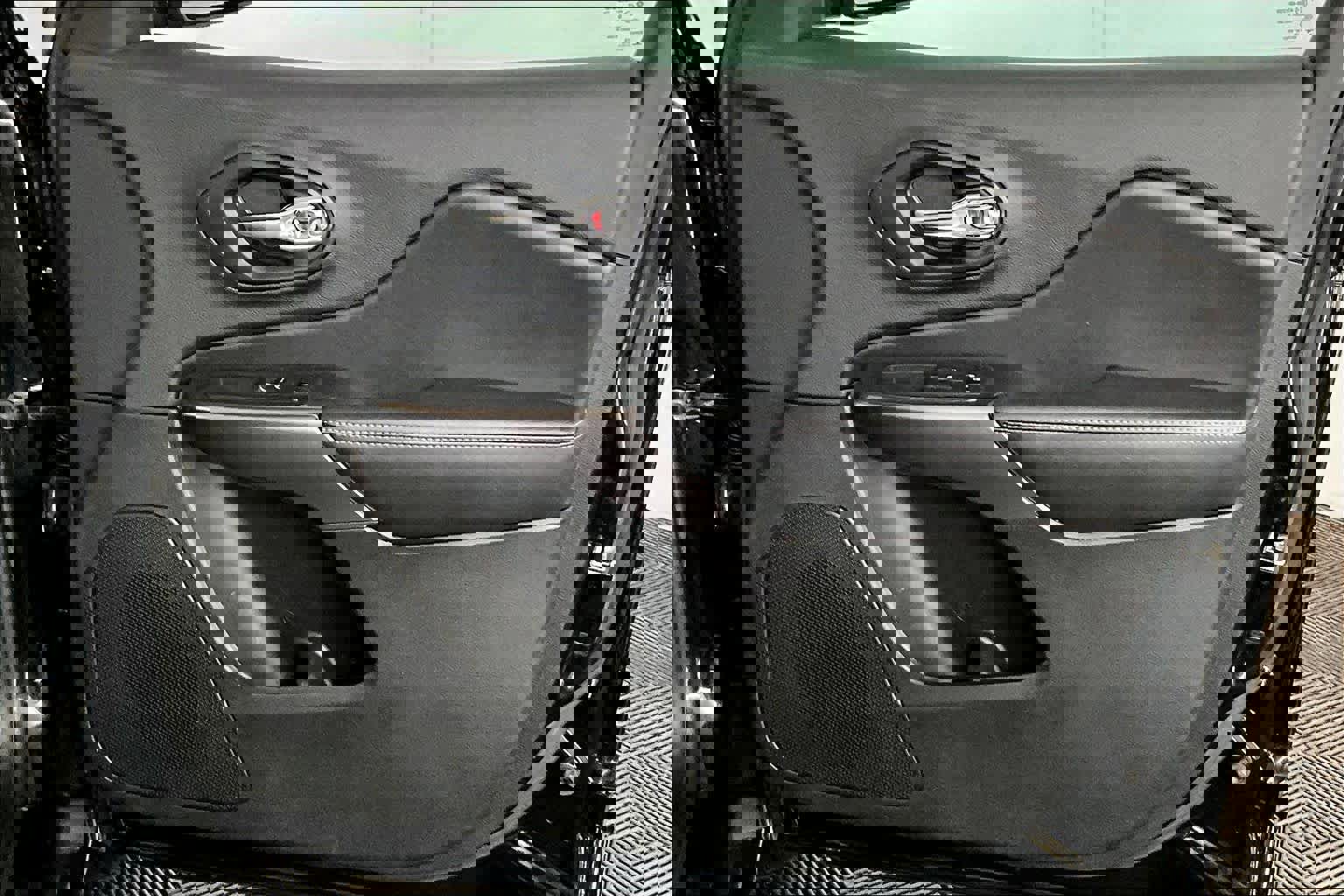 Used 2019 Jeep Cherokee Latitude w/ Popular Appearance Group image 22